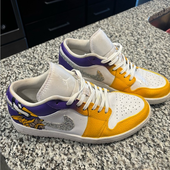Minnesota Vikings custom Jordan 1s Nike, Men’s 9, Women’s 10.5 - Picture 2 of 2